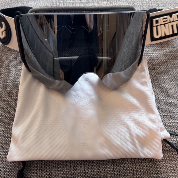 Demon United Snow Goggles with Magnetic Lens - Picture 1 of 8
